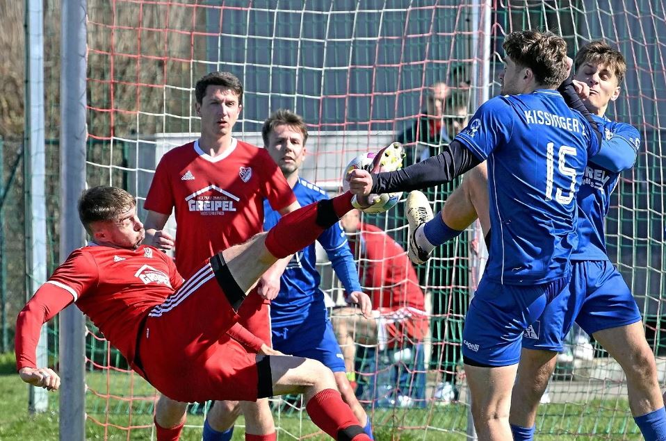 TSV Merching lässt Punkte liegen: Kissing feiert Derbysieg in Unterzahl!